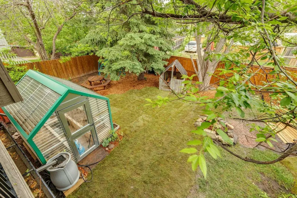 312 Shawcliffe Circle SW Calgary AB T2Y 1A4