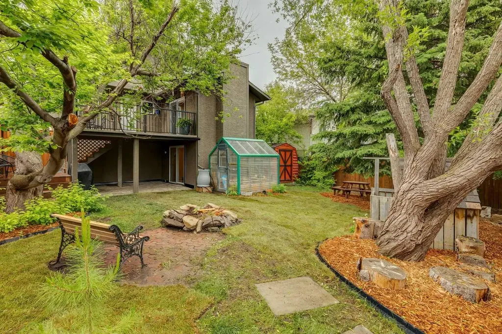 312 Shawcliffe Circle SW Calgary AB T2Y 1A4