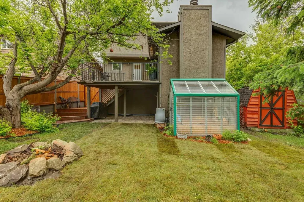 312 Shawcliffe Circle SW Calgary AB T2Y 1A4