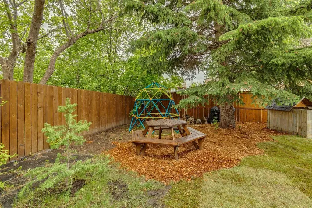 312 Shawcliffe Circle SW Calgary AB T2Y 1A4