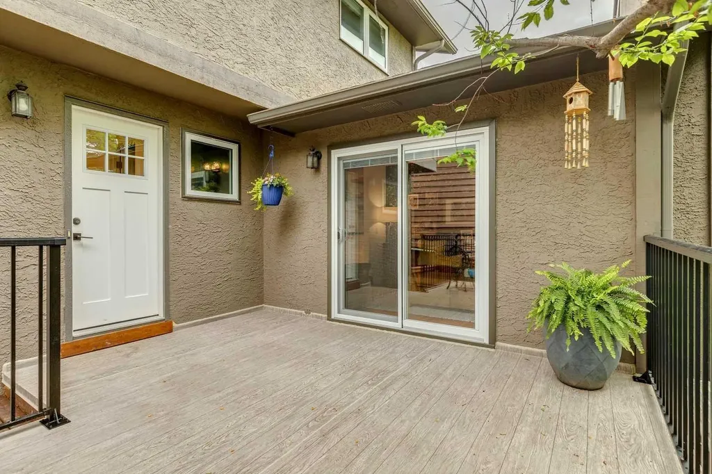 312 Shawcliffe Circle SW Calgary AB T2Y 1A4