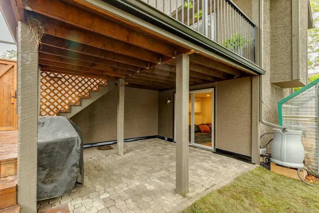 312 Shawcliffe Circle SW Calgary AB T2Y 1A4