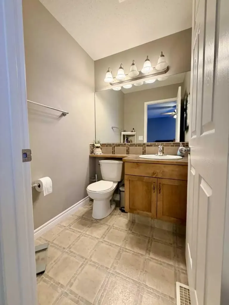 4828 56 Avenue Innisfail AB T4G 1Y7