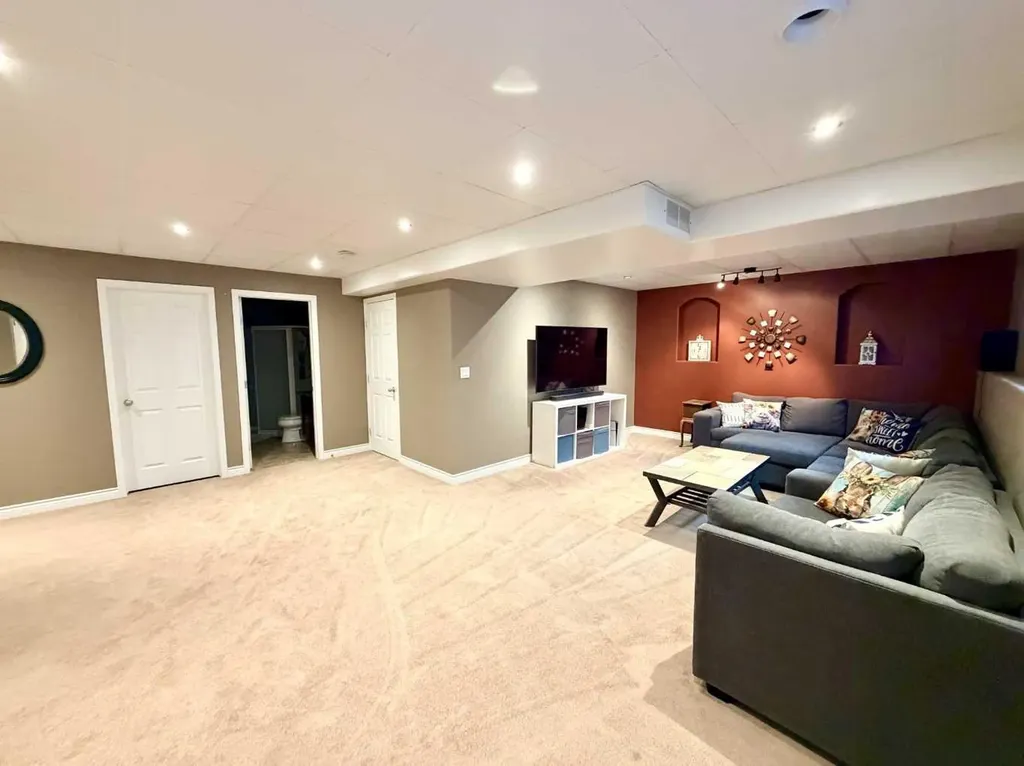 4828 56 Avenue Innisfail AB T4G 1Y7