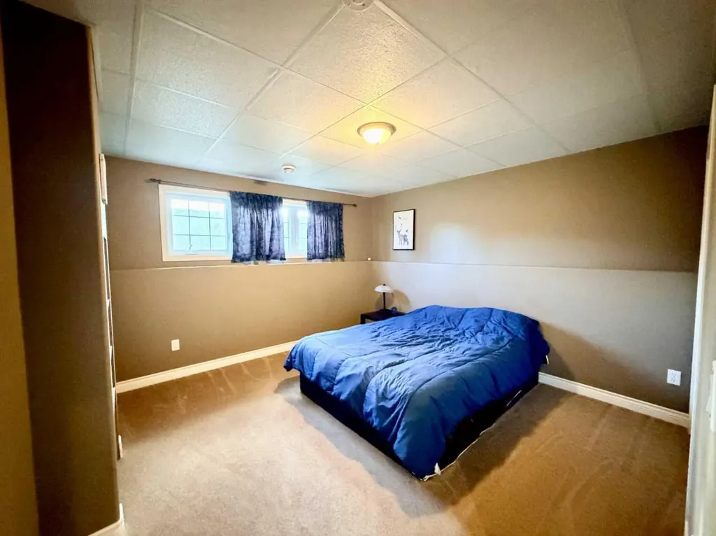 4828 56 Avenue Innisfail AB T4G 1Y7
