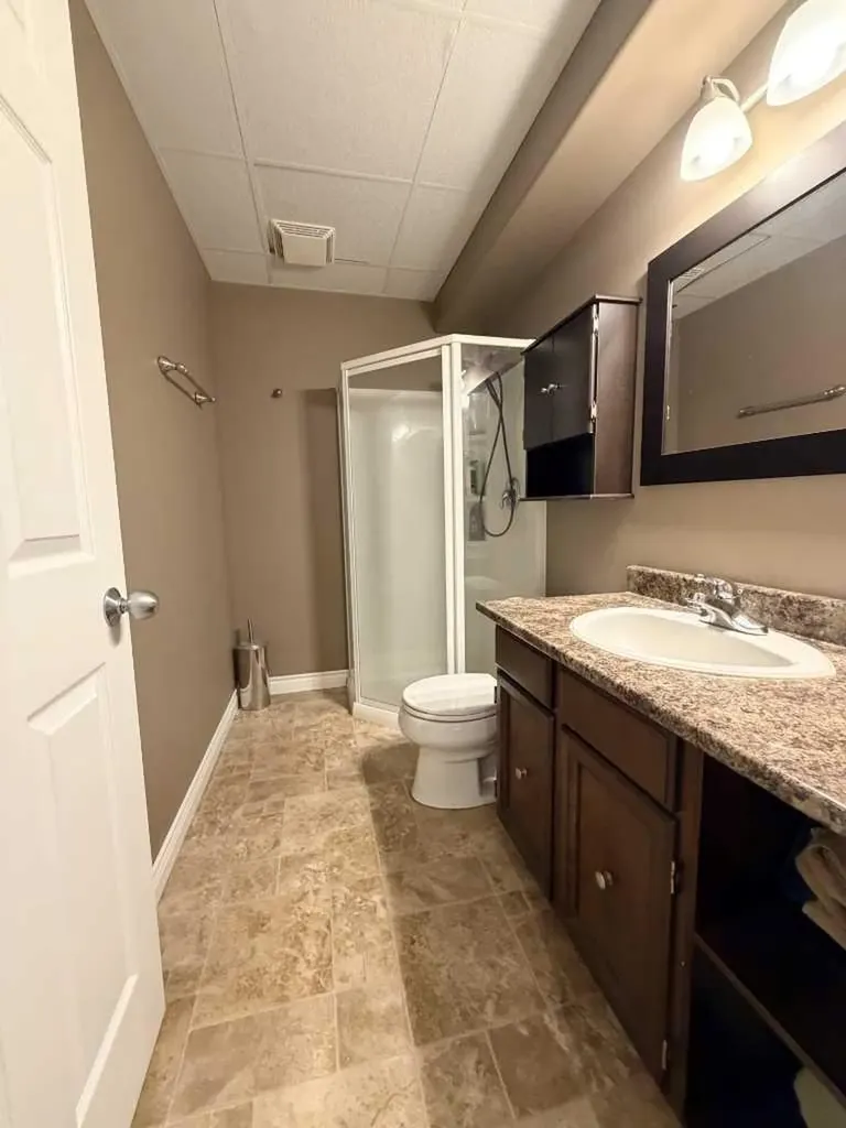4828 56 Avenue Innisfail AB T4G 1Y7