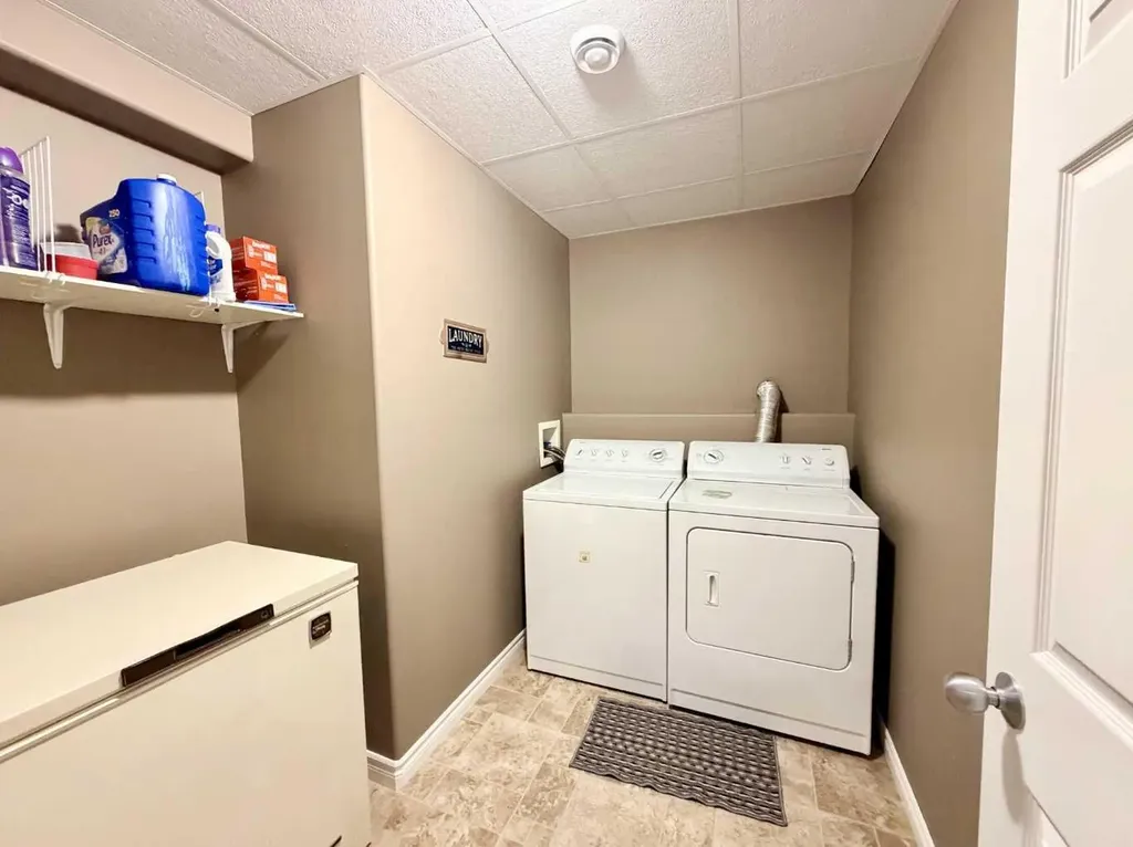4828 56 Avenue Innisfail AB T4G 1Y7