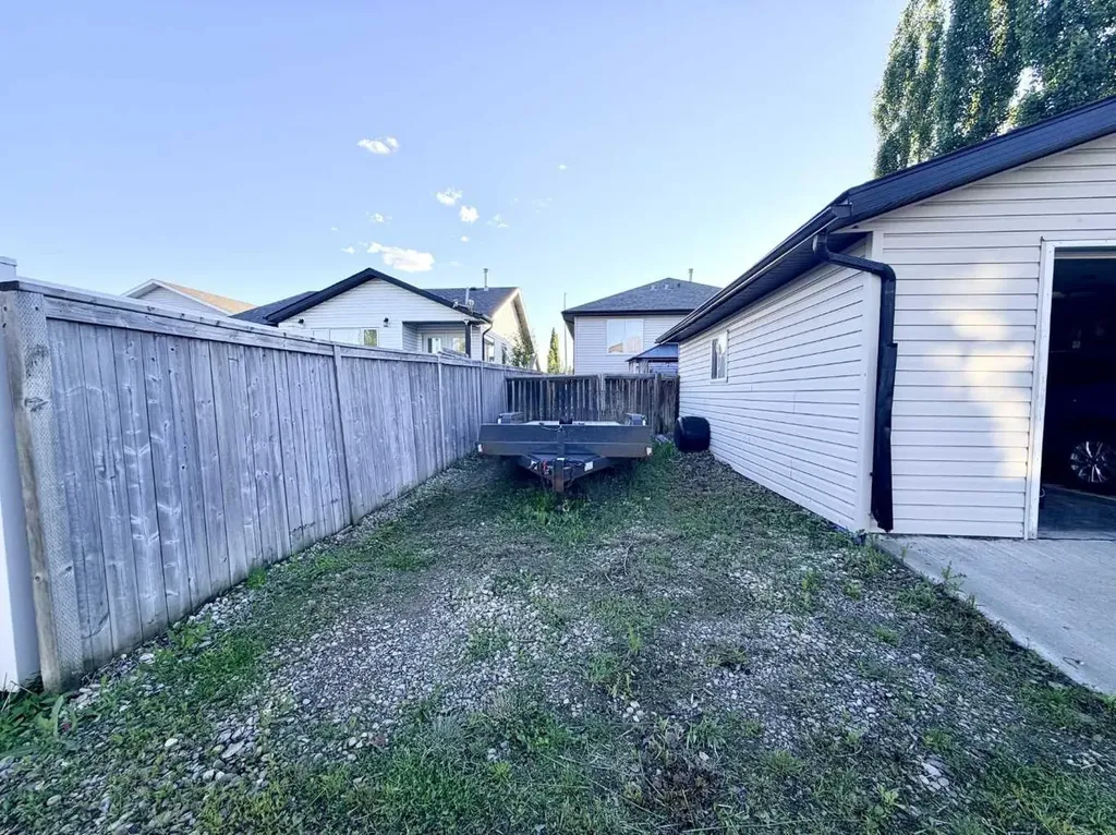 4828 56 Avenue Innisfail AB T4G 1Y7