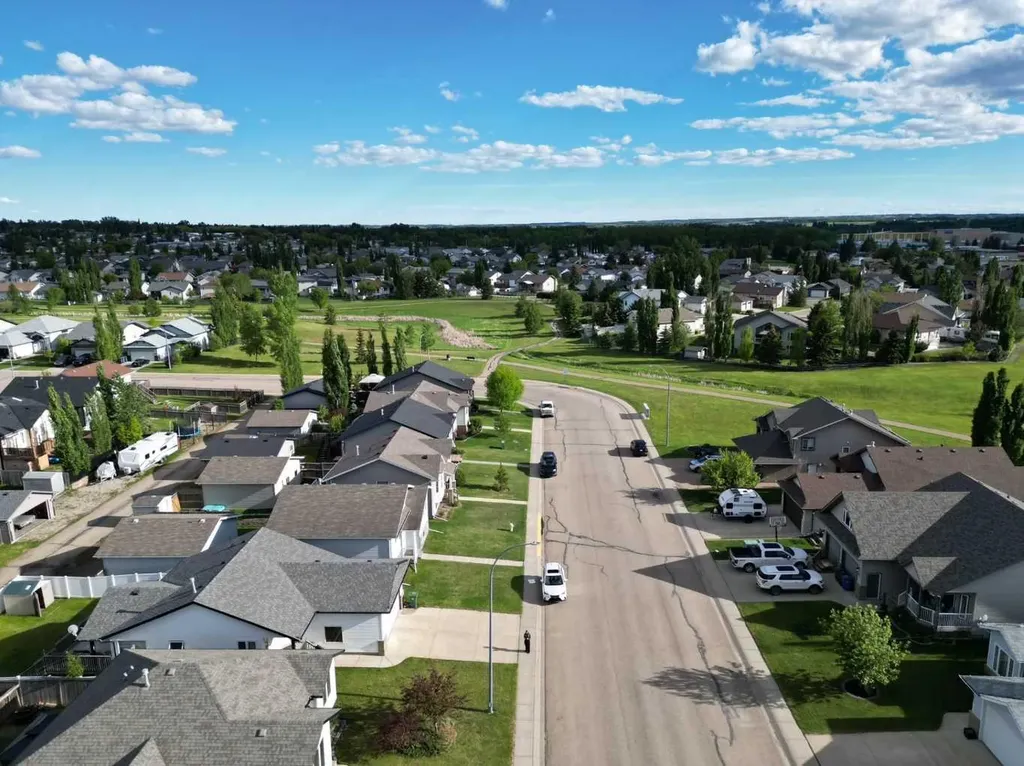 4828 56 Avenue Innisfail AB T4G 1Y7
