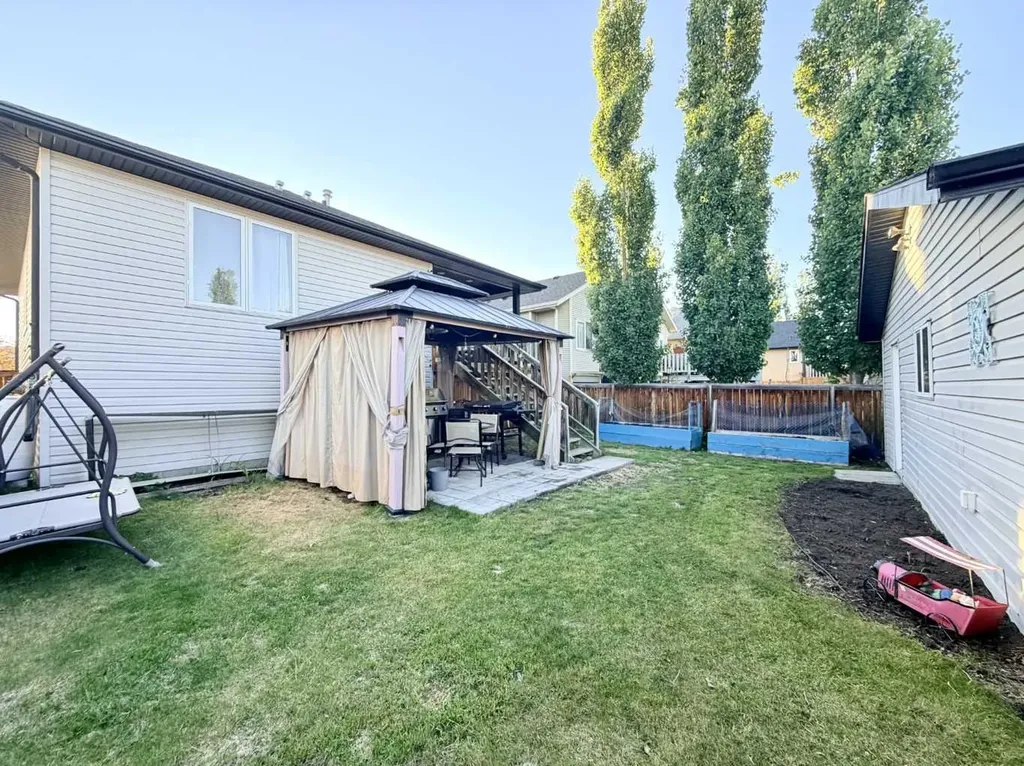 4828 56 Avenue Innisfail AB T4G 1Y7