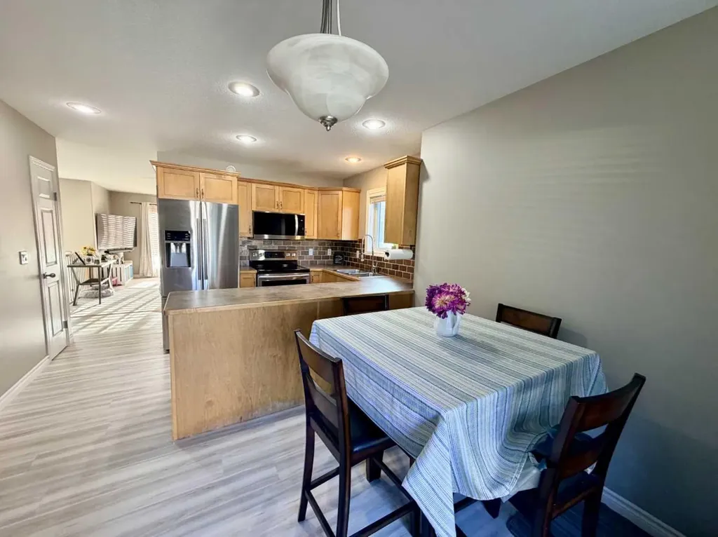 4828 56 Avenue Innisfail AB T4G 1Y7