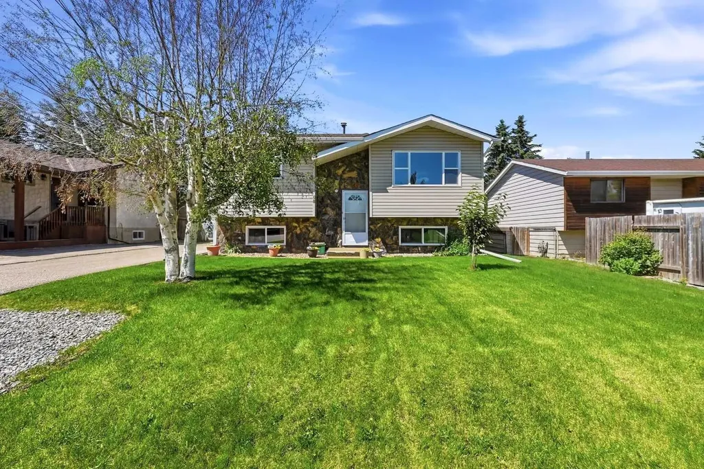 38 Meadowview Close Sylvan Lake AB T4S1J2