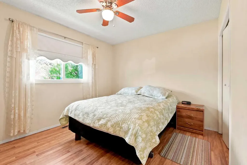 38 Meadowview Close Sylvan Lake AB T4S1J2