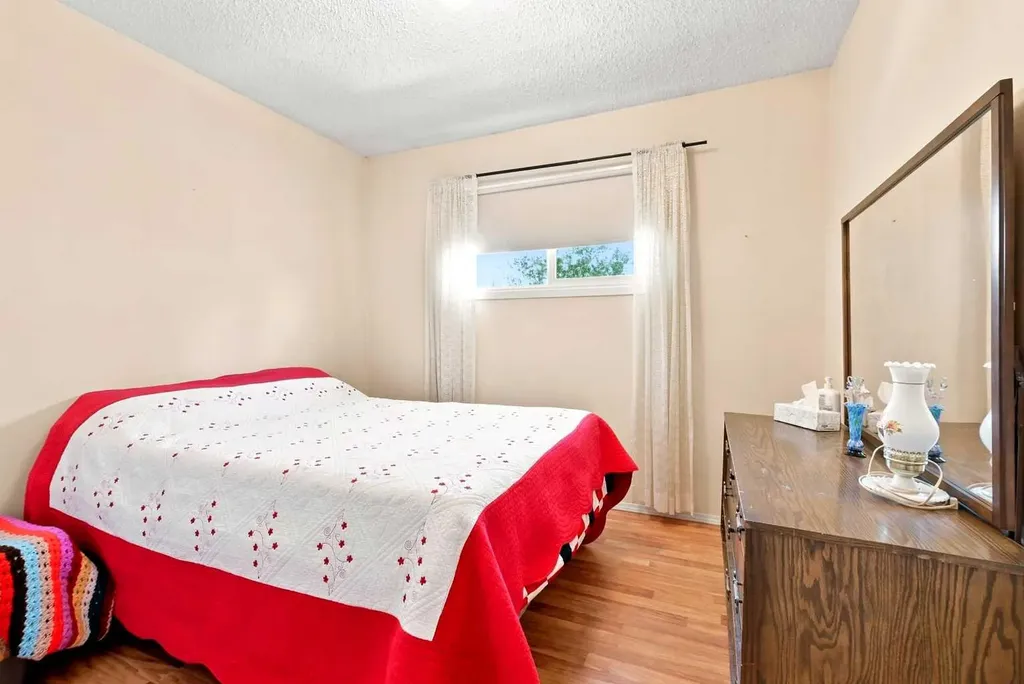 38 Meadowview Close Sylvan Lake AB T4S1J2