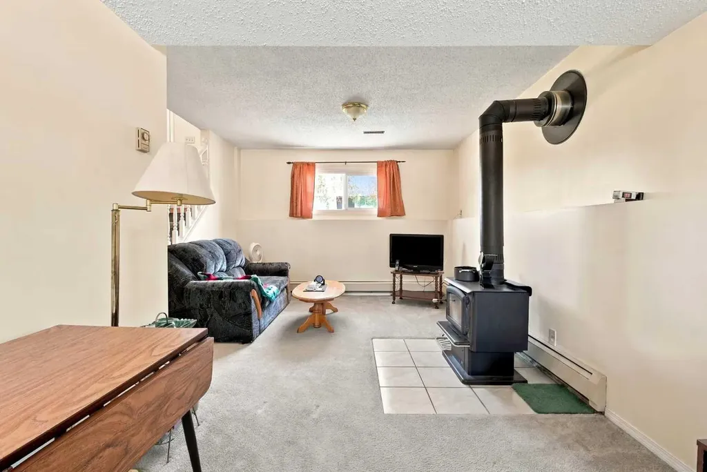 38 Meadowview Close Sylvan Lake AB T4S1J2