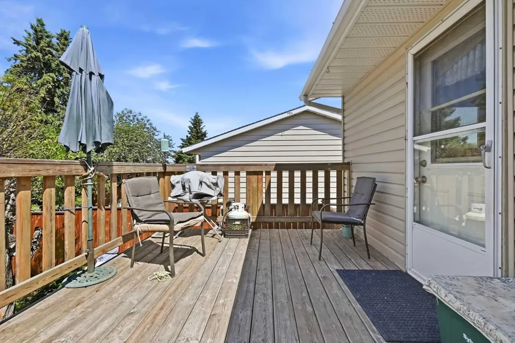 38 Meadowview Close Sylvan Lake AB T4S1J2