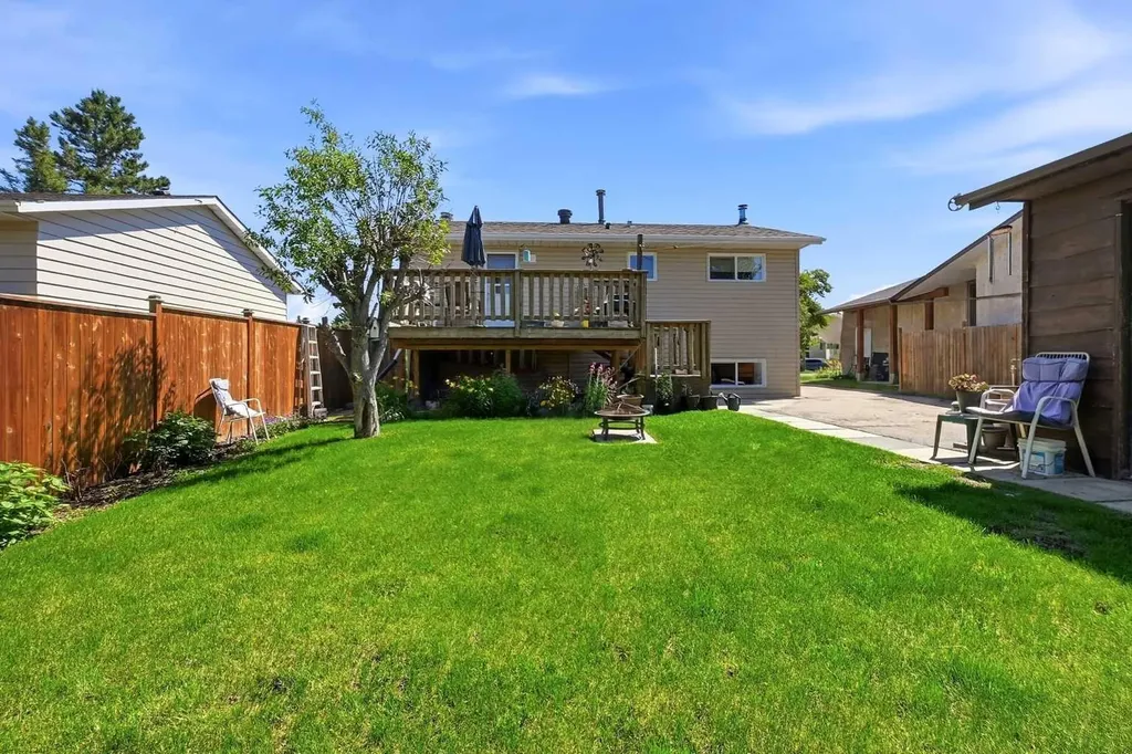 38 Meadowview Close Sylvan Lake AB T4S1J2