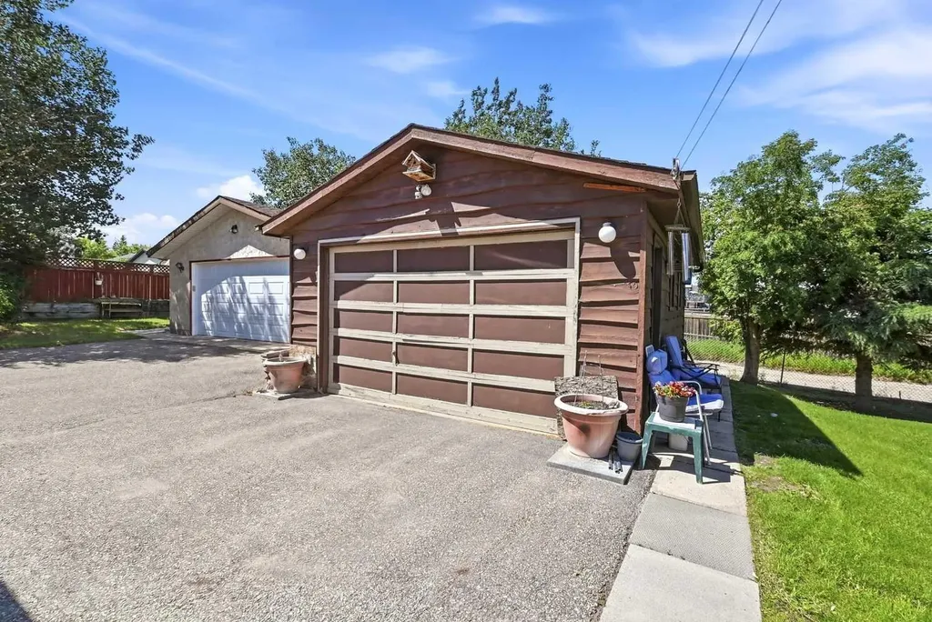 38 Meadowview Close Sylvan Lake AB T4S1J2