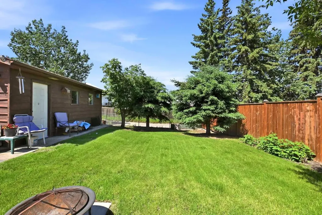 38 Meadowview Close Sylvan Lake AB T4S1J2