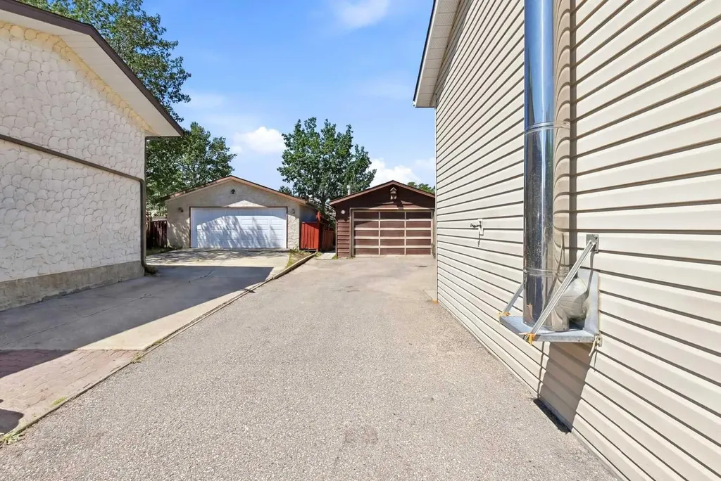38 Meadowview Close Sylvan Lake AB T4S1J2