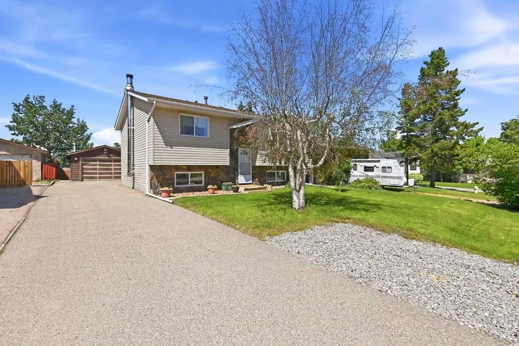 38 Meadowview Close Sylvan Lake AB T4S1J2