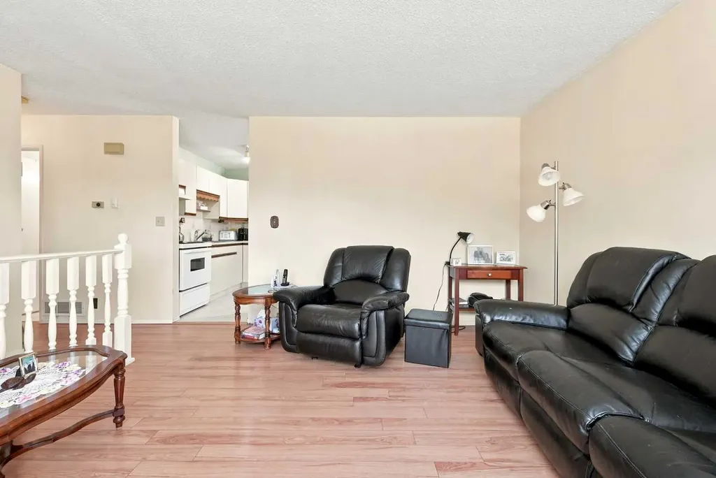 38 Meadowview Close Sylvan Lake AB T4S1J2