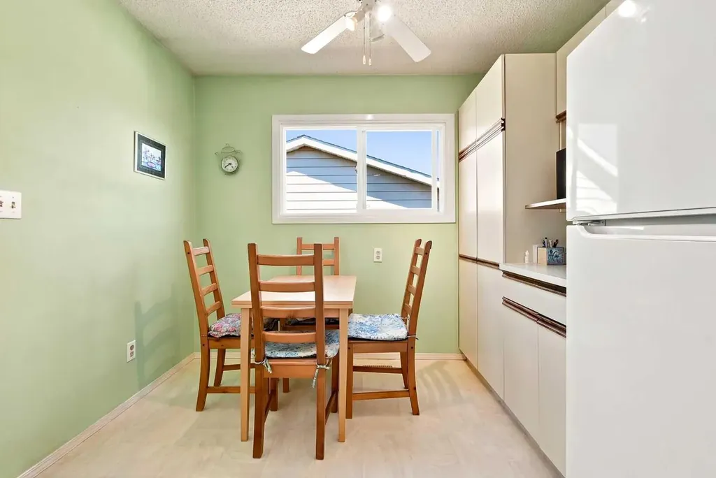 38 Meadowview Close Sylvan Lake AB T4S1J2