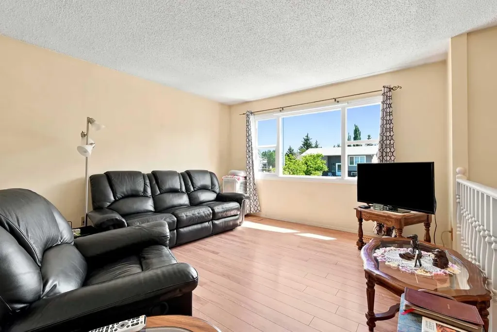 38 Meadowview Close Sylvan Lake AB T4S1J2