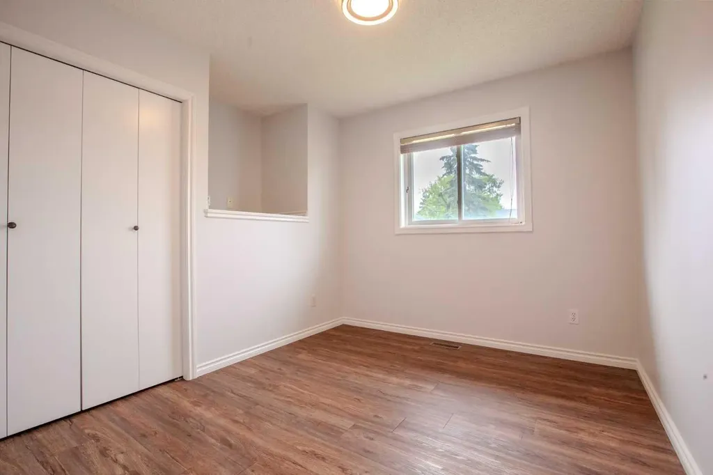 193 Park Drive Whitecourt AB T7S 1R3