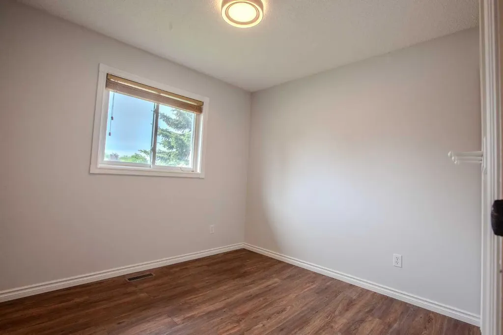 193 Park Drive Whitecourt AB T7S 1R3