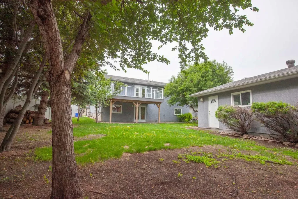 193 Park Drive Whitecourt AB T7S 1R3