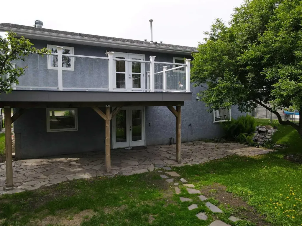 193 Park Drive Whitecourt AB T7S 1R3