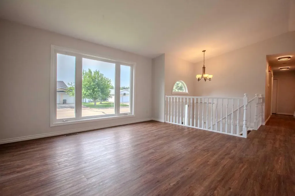 193 Park Drive Whitecourt AB T7S 1R3