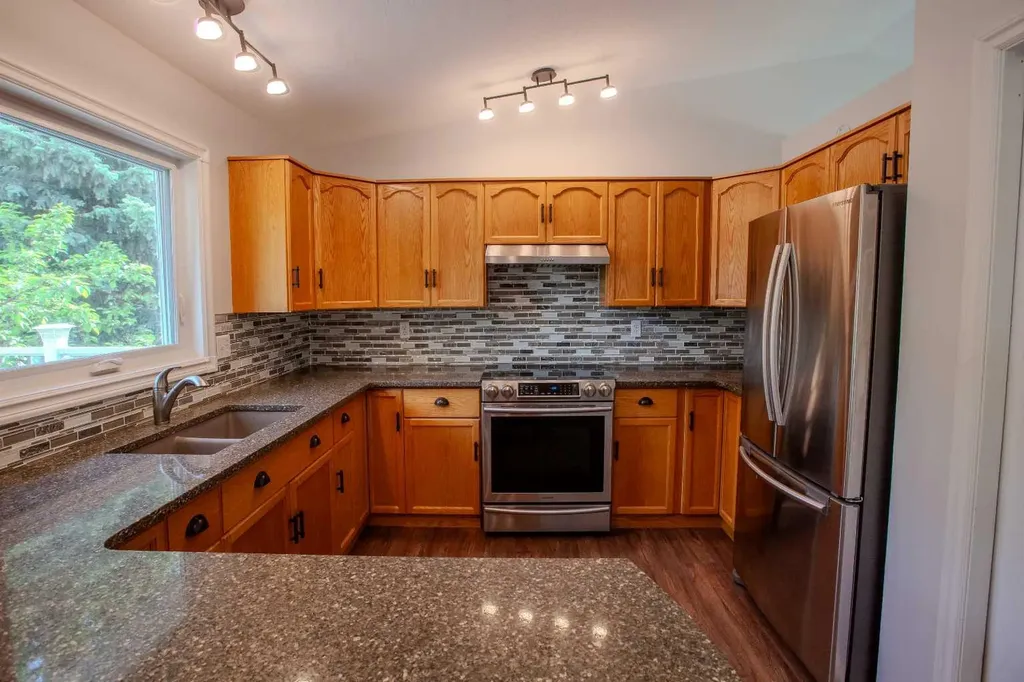 193 Park Drive Whitecourt AB T7S 1R3