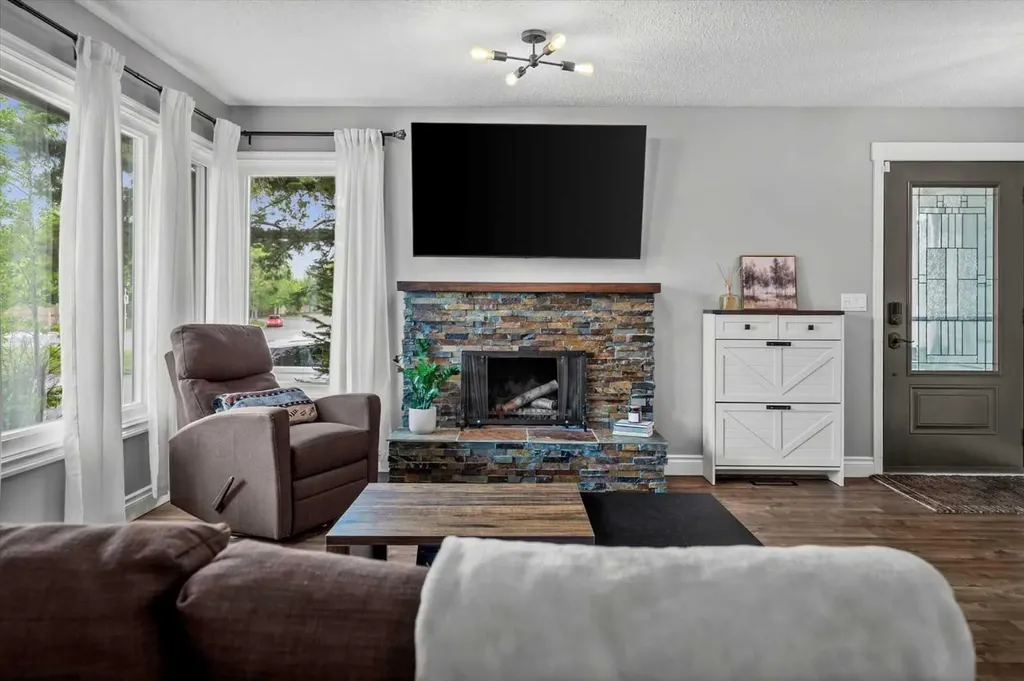 96 Sunhurst Road SE Calgary AB T2X 1V8