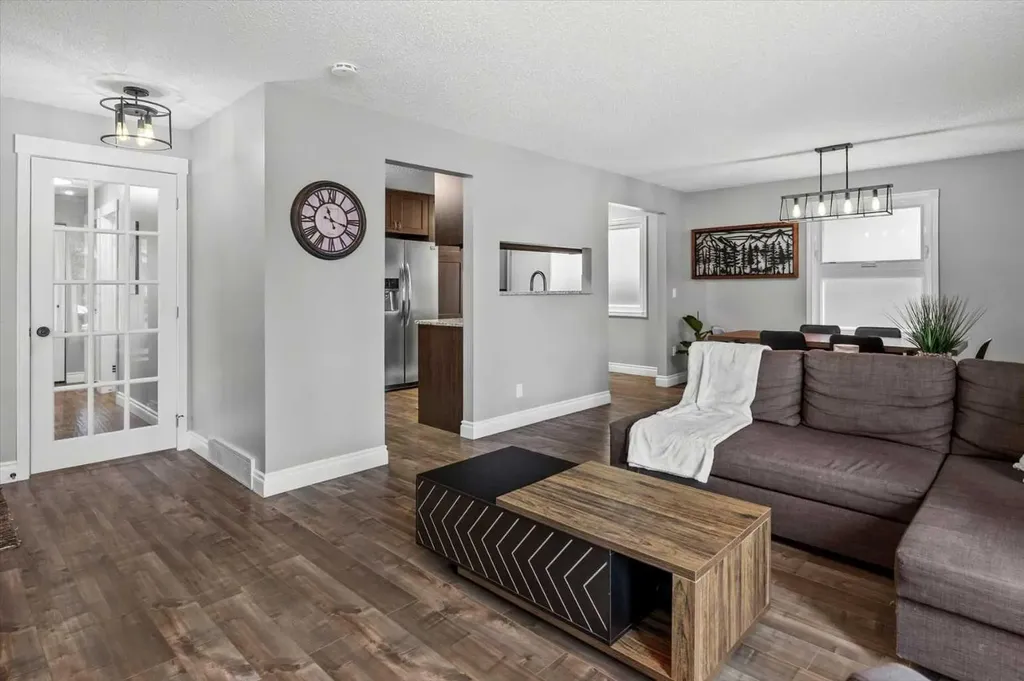 96 Sunhurst Road SE Calgary AB T2X 1V8