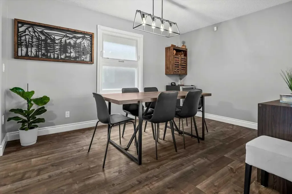 96 Sunhurst Road SE Calgary AB T2X 1V8