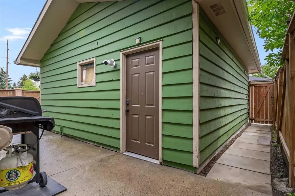 96 Sunhurst Road SE Calgary AB T2X 1V8