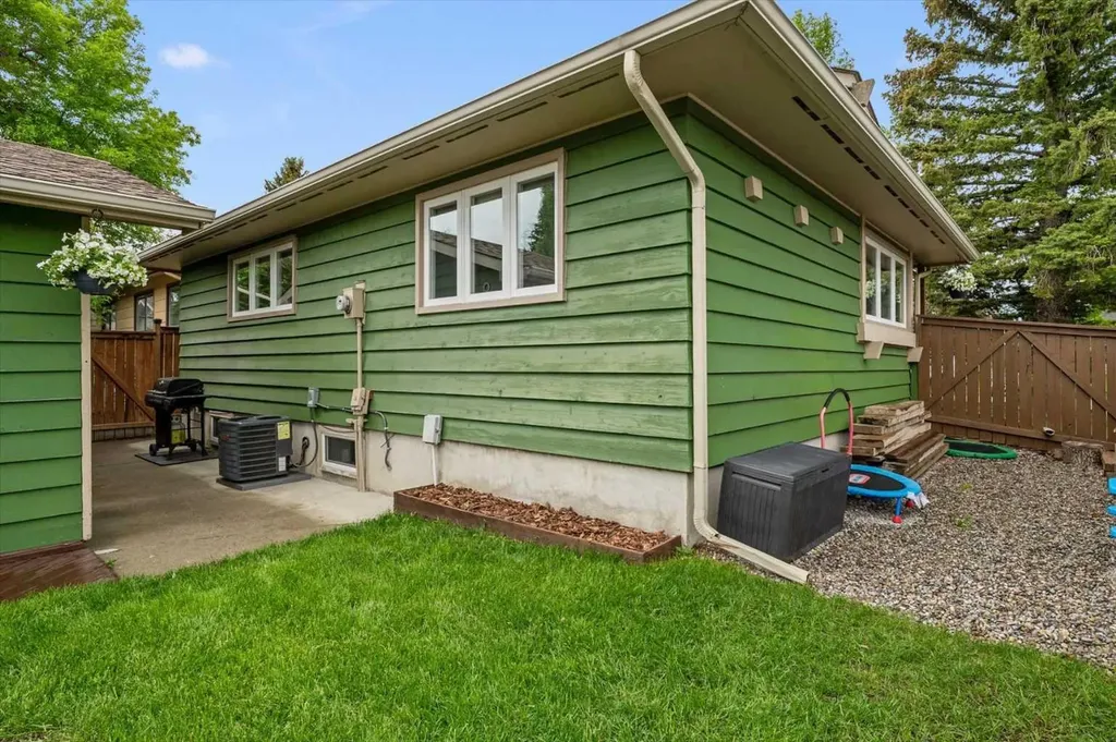 96 Sunhurst Road SE Calgary AB T2X 1V8