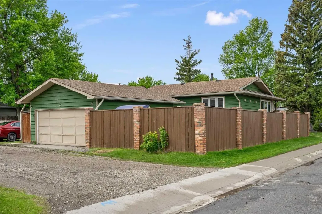 96 Sunhurst Road SE Calgary AB T2X 1V8