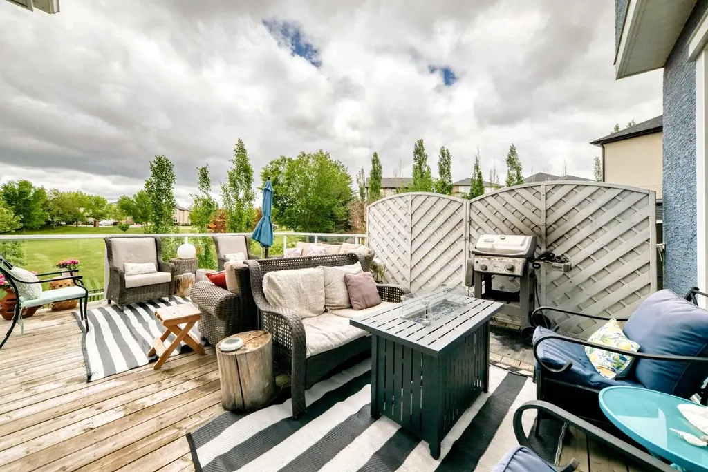 136 Stonemere Close Chestermere AB T1X0C4