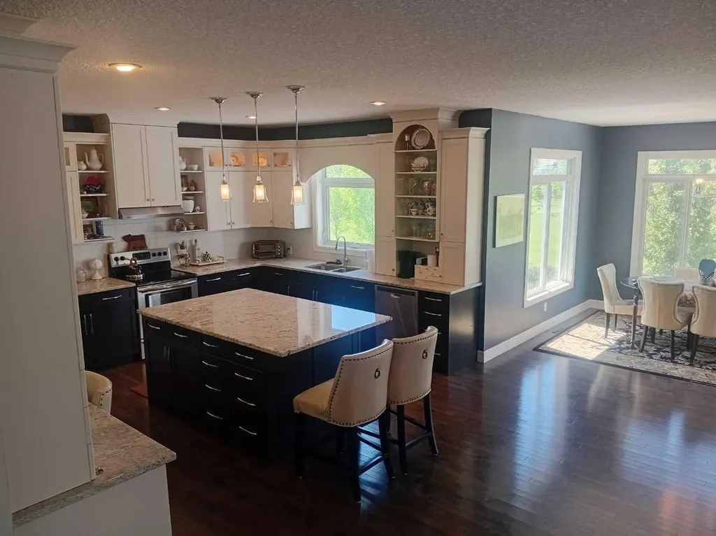 136 Stonemere Close Chestermere AB T1X0C4