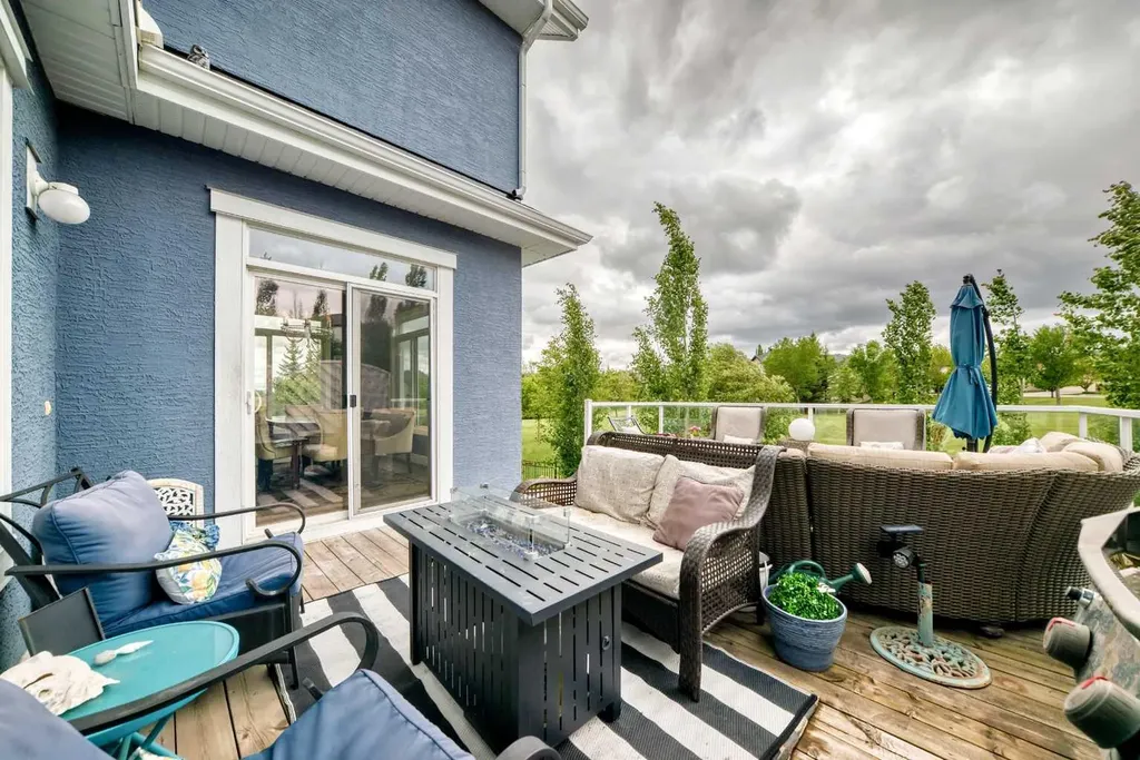 136 Stonemere Close Chestermere AB T1X0C4
