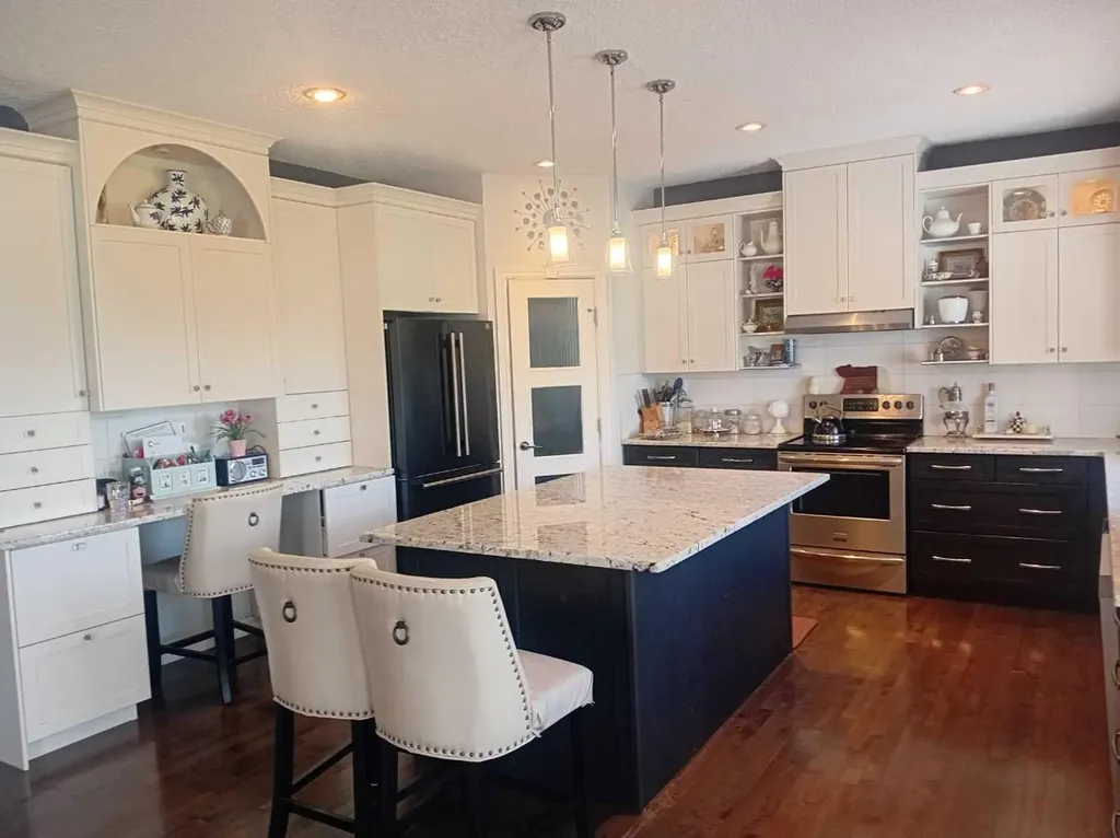136 Stonemere Close Chestermere AB T1X0C4