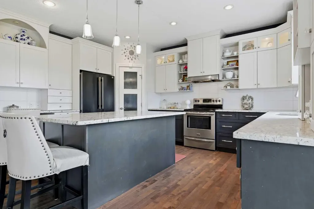 136 Stonemere Close Chestermere AB T1X0C4
