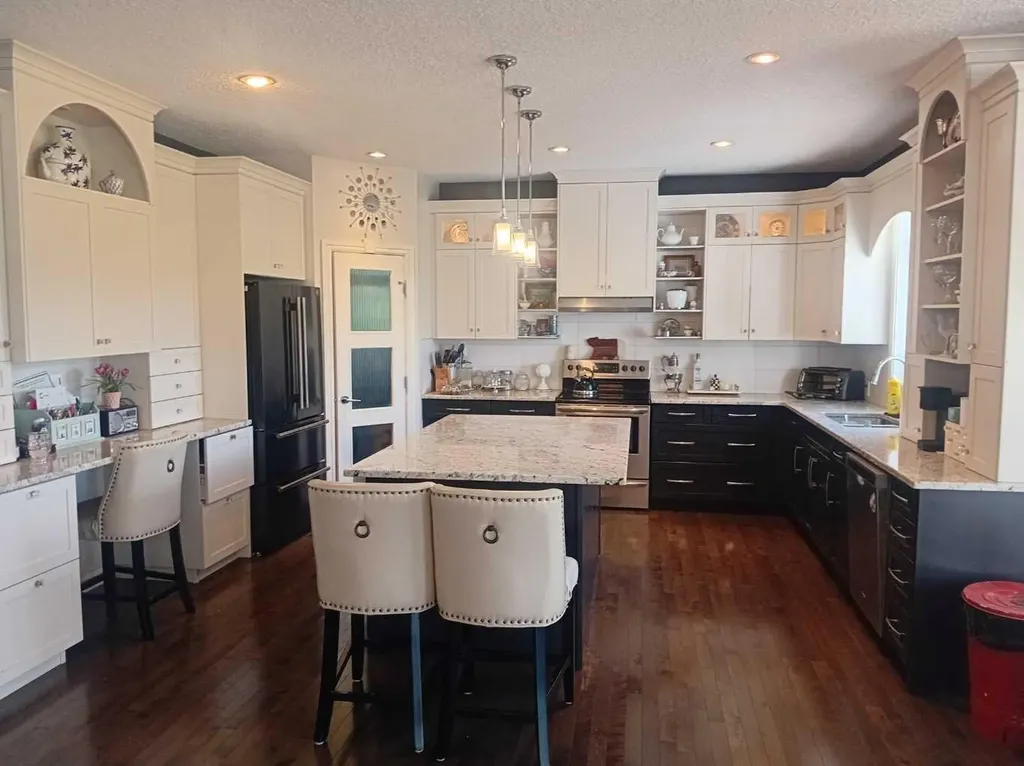 136 Stonemere Close Chestermere AB T1X0C4
