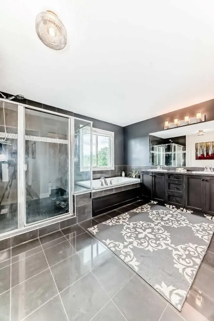 136 Stonemere Close Chestermere AB T1X0C4