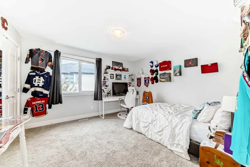 136 Stonemere Close Chestermere AB T1X0C4