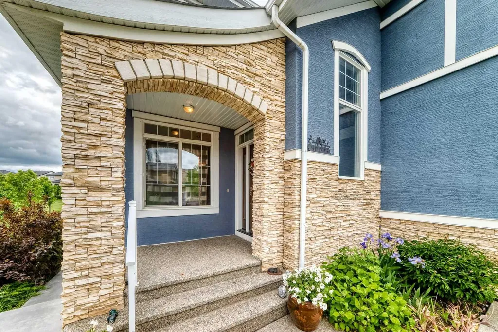 136 Stonemere Close Chestermere AB T1X0C4
