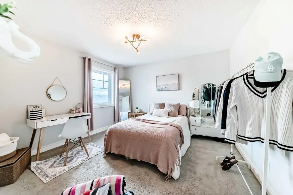 136 Stonemere Close Chestermere AB T1X0C4